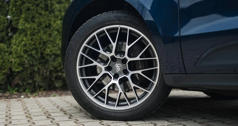 Porsche Macan cena 159999 przebieg: 127366, rok produkcji 2017 z Wojkowice małe 742